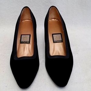 Nina's Size 7.5 Black Velvet Shoes